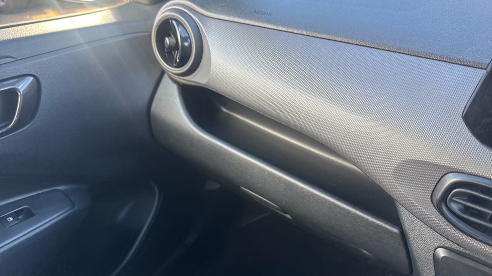 Hyundai i10 1.2 MPi SE Connect 5dr Petrol Hatchback - Image 23