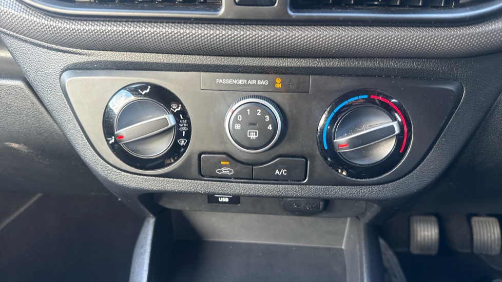 Hyundai i10 1.2 MPi SE Connect 5dr Petrol Hatchback - Image 26