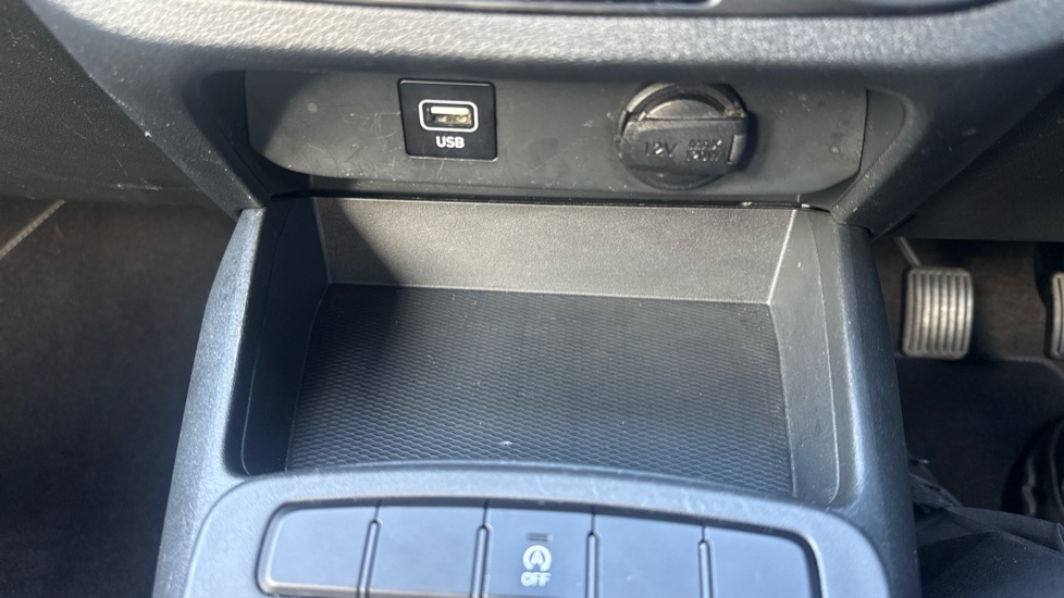 Hyundai i10 1.2 MPi SE Connect 5dr Petrol Hatchback - Image 27