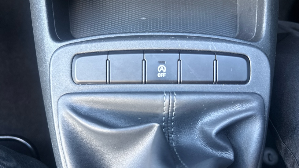 Hyundai i10 1.2 MPi SE Connect 5dr Petrol Hatchback - Image 28