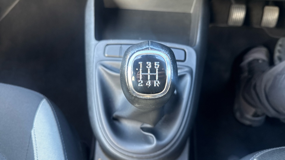 Hyundai i10 1.2 MPi SE Connect 5dr Petrol Hatchback - Image 29