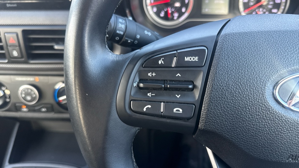 Hyundai i10 1.2 MPi SE Connect 5dr Petrol Hatchback - Image 32