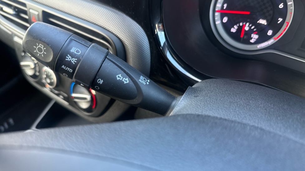 Hyundai i10 1.2 MPi SE Connect 5dr Petrol Hatchback - Image 35