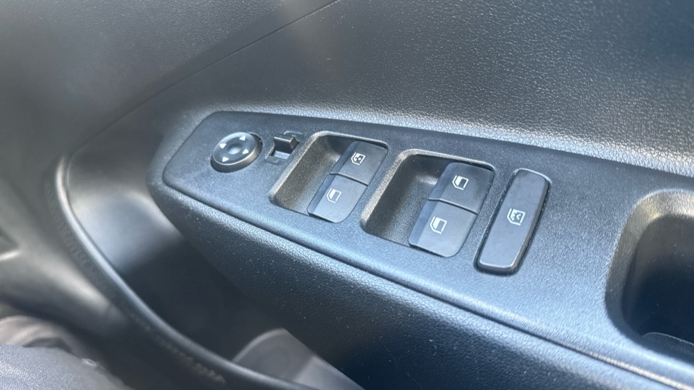 Hyundai i10 1.2 MPi SE Connect 5dr Petrol Hatchback - Image 36