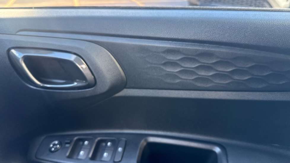 Hyundai i10 1.2 MPi SE Connect 5dr Petrol Hatchback - Image 37