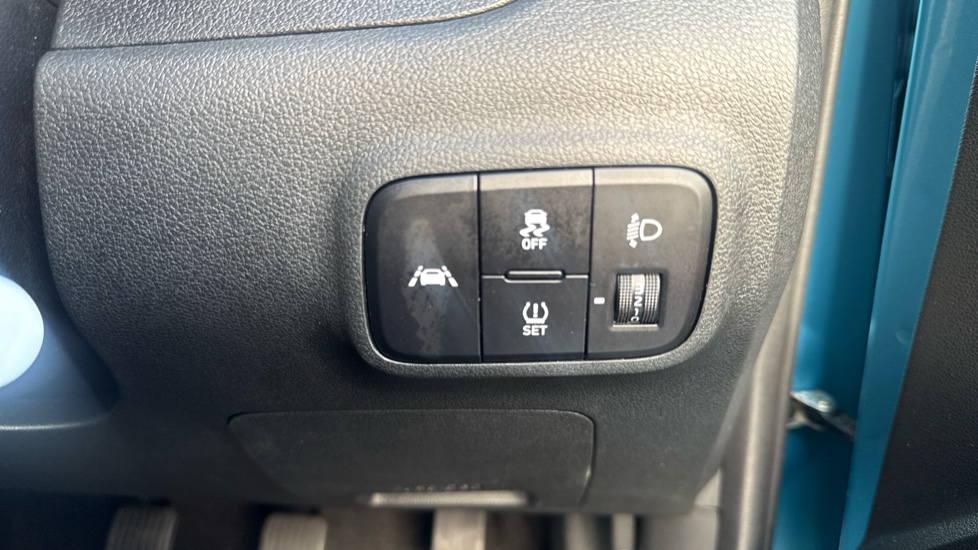 Hyundai i10 1.2 MPi SE Connect 5dr Petrol Hatchback - Image 38