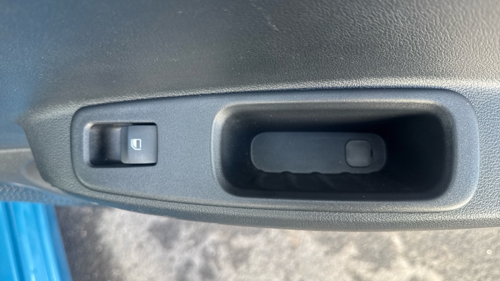 Hyundai i10 1.2 MPi SE Connect 5dr Petrol Hatchback - Image 41