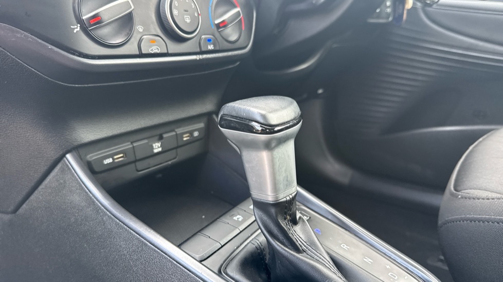 Hyundai BAYON 1.0 TGDi 48V MHEV SE Connect 5dr DCT Petrol Hatchback - Image 13