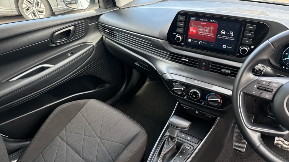 Hyundai BAYON 1.0 TGDi 48V MHEV SE Connect 5dr DCT Petrol Hatchback - Image 14
