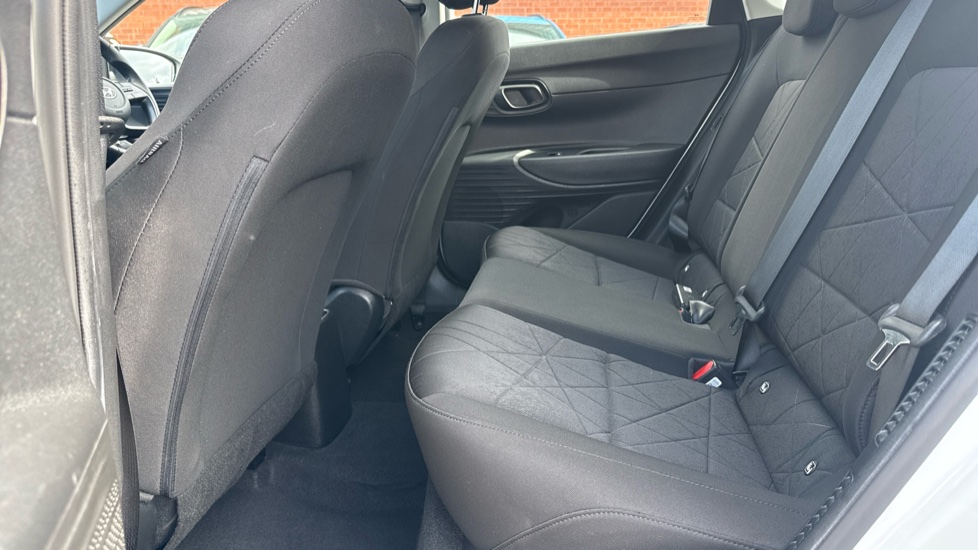 Hyundai BAYON 1.0 TGDi 48V MHEV SE Connect 5dr DCT Petrol Hatchback - Image 16