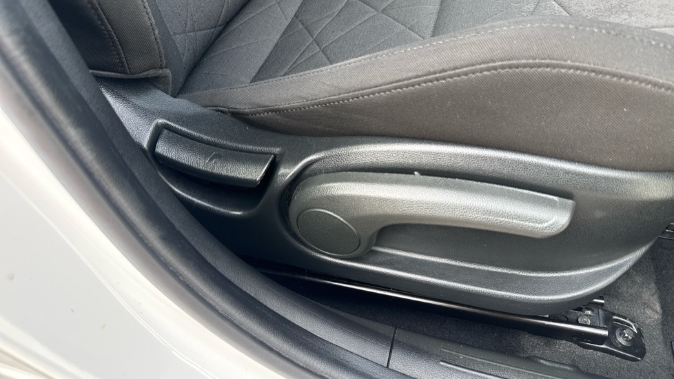 Hyundai BAYON 1.0 TGDi 48V MHEV SE Connect 5dr DCT Petrol Hatchback - Image 38