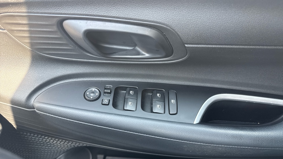 Hyundai BAYON 1.0 TGDi 48V MHEV SE Connect 5dr Petrol Hatchback - Image 32