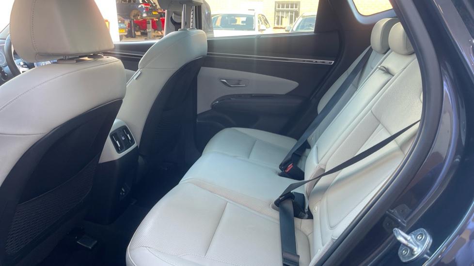 Hyundai TUCSON 1.6 TGDi Ultimate 5dr 2WD Petrol Estate - Image 16