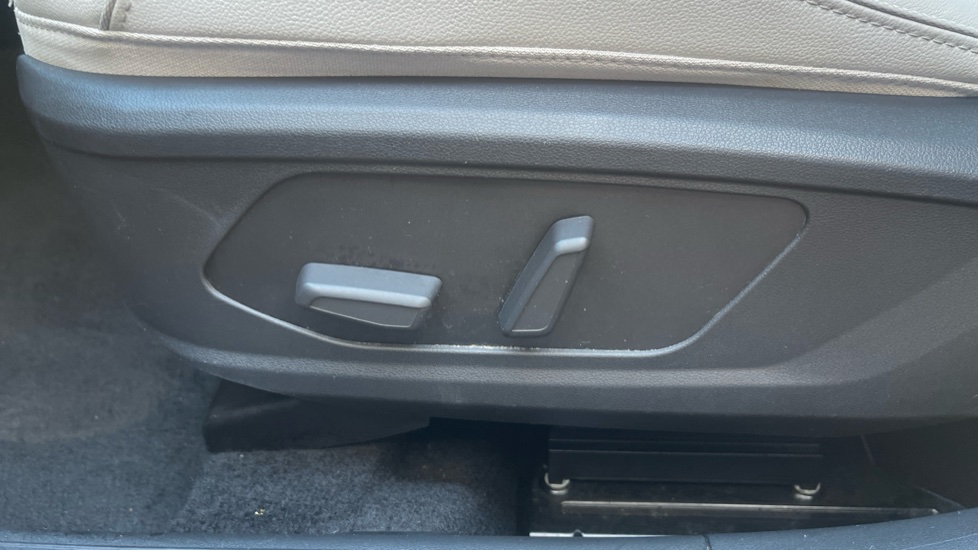 Hyundai TUCSON 1.6 TGDi Ultimate 5dr 2WD Petrol Estate - Image 35
