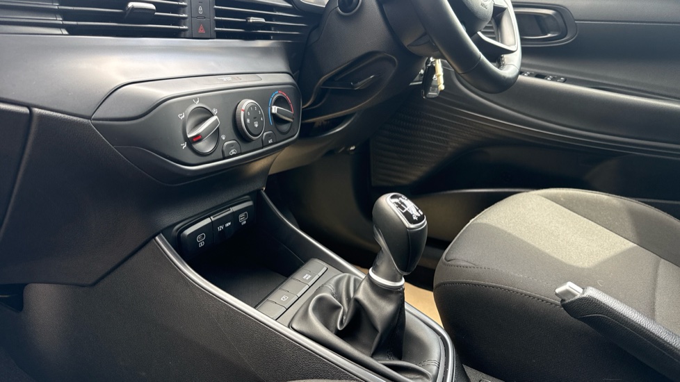 Hyundai i20 1.0T GDi Advance [Nav] 5dr Petrol Hatchback - Image 13