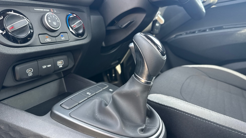 Hyundai i10 1.0 [63] Advance 5dr Auto [Nav] Petrol Hatchback - Image 13