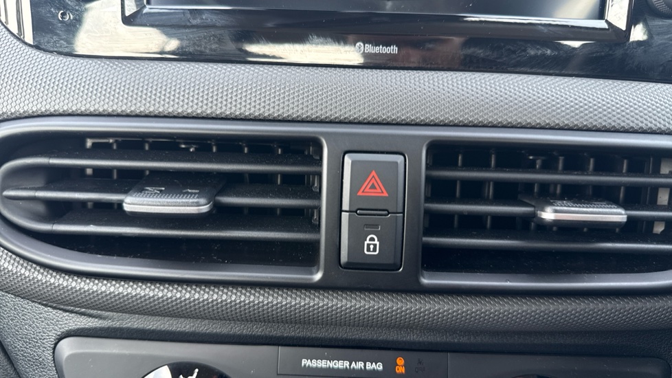 Hyundai i10 1.0 [63] Advance 5dr Auto [Nav] Petrol Hatchback - Image 25