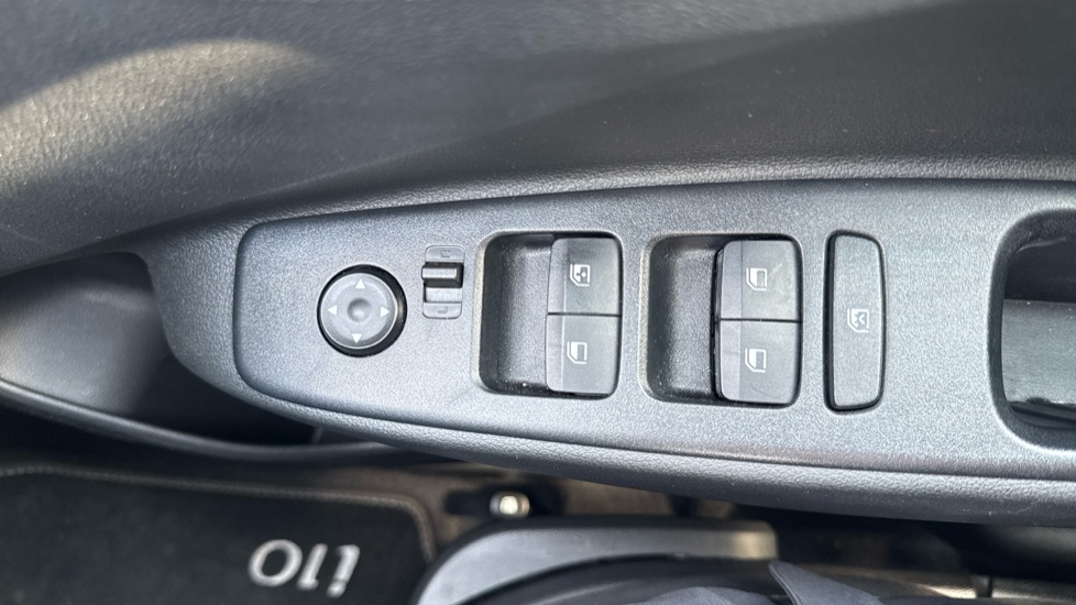Hyundai i10 1.0 [63] Advance 5dr Auto [Nav] Petrol Hatchback - Image 35