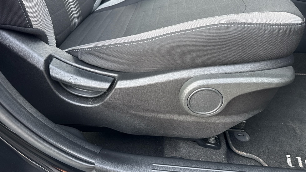 Hyundai i10 1.0 [63] Advance 5dr Auto [Nav] Petrol Hatchback - Image 38