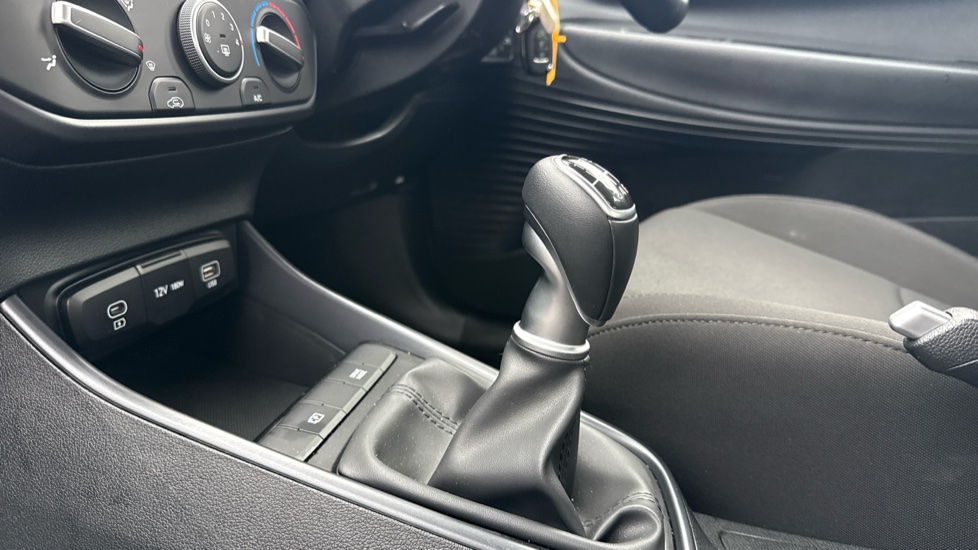 Hyundai i20 1.0T GDi Advance [Nav] 5dr Petrol Hatchback - Image 13