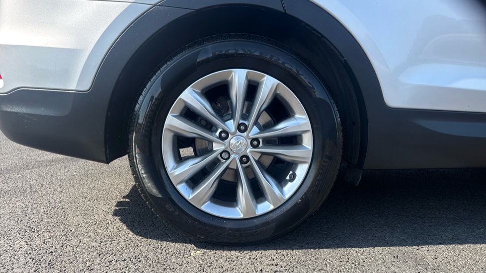 Hyundai SANTA FE 2.2 CRDi Blue Drive Premium 5dr [7 Seats] Diesel Estate - Image 7