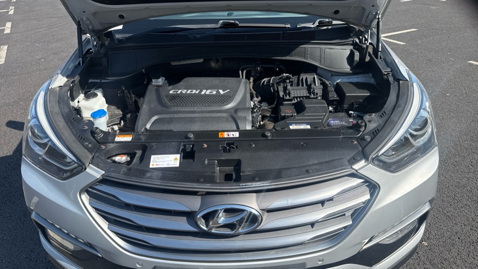 Hyundai SANTA FE 2.2 CRDi Blue Drive Premium 5dr [7 Seats] Diesel Estate - Image 8
