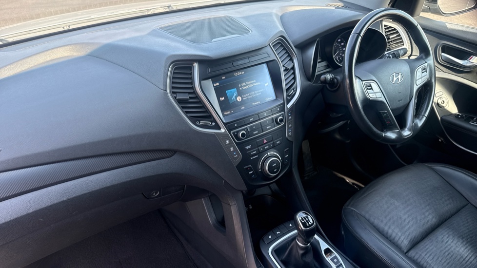 Hyundai SANTA FE 2.2 CRDi Blue Drive Premium 5dr [7 Seats] Diesel Estate - Image 9