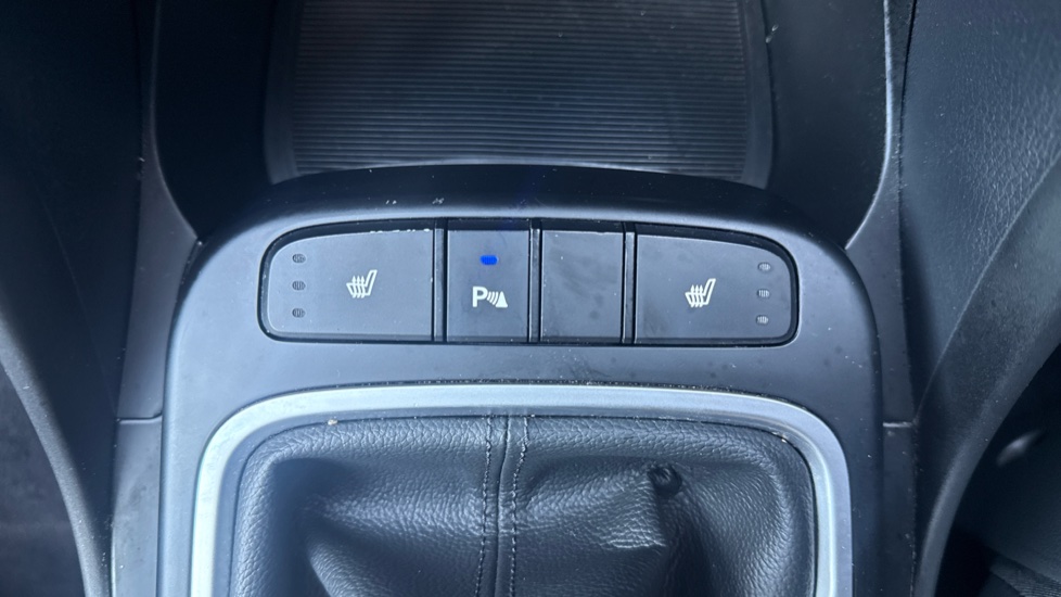 Hyundai SANTA FE 2.2 CRDi Blue Drive Premium 5dr [7 Seats] Diesel Estate - Image 28