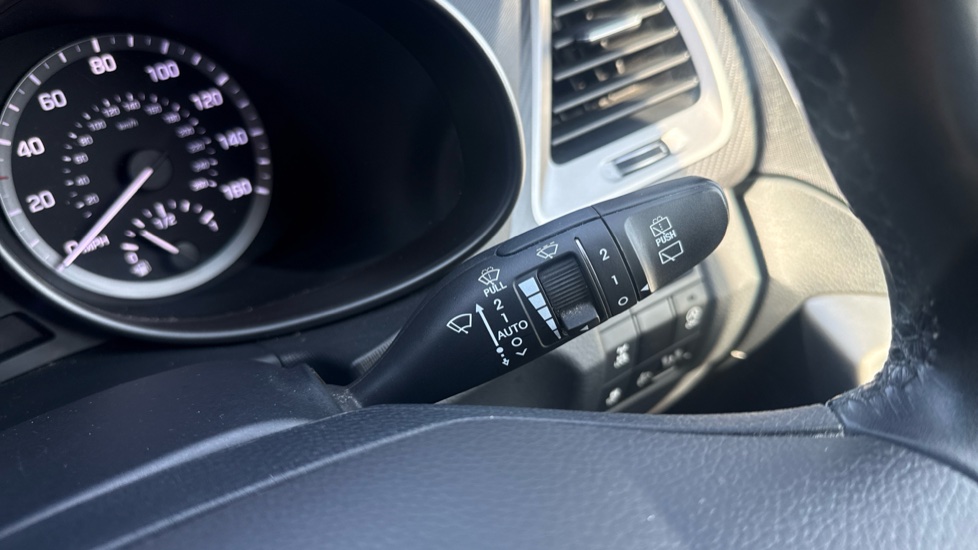 Hyundai SANTA FE 2.2 CRDi Blue Drive Premium 5dr [7 Seats] Diesel Estate - Image 36