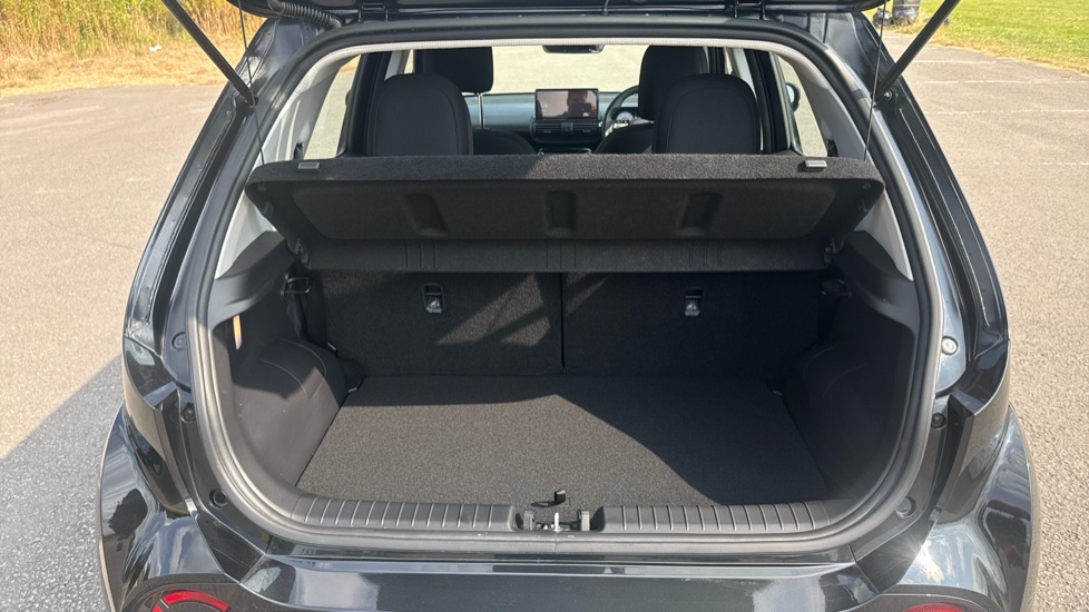 Hyundai INSTER 71kW 01 42kWh 5dr Auto Electric Hatchback - Image 4