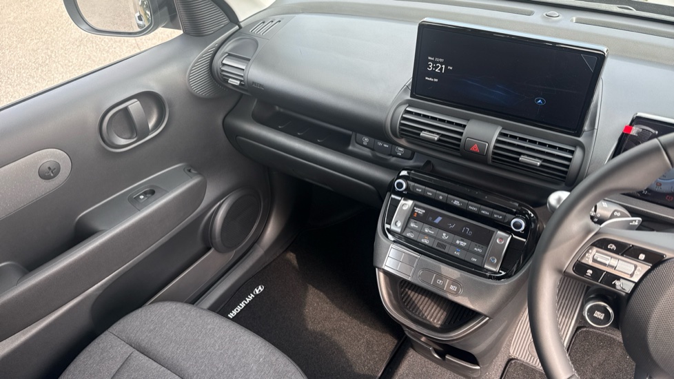 Hyundai INSTER 71kW 01 42kWh 5dr Auto Electric Hatchback - Image 14