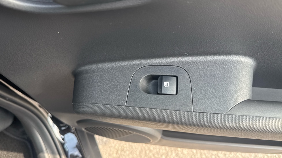Hyundai INSTER 71kW 01 42kWh 5dr Auto Electric Hatchback - Image 42