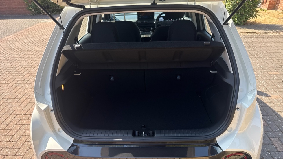 Hyundai INSTER 85kW 01 49kWh 5dr Auto Electric Hatchback - Image 4