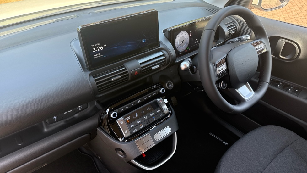 Hyundai INSTER 85kW 01 49kWh 5dr Auto Electric Hatchback - Image 9