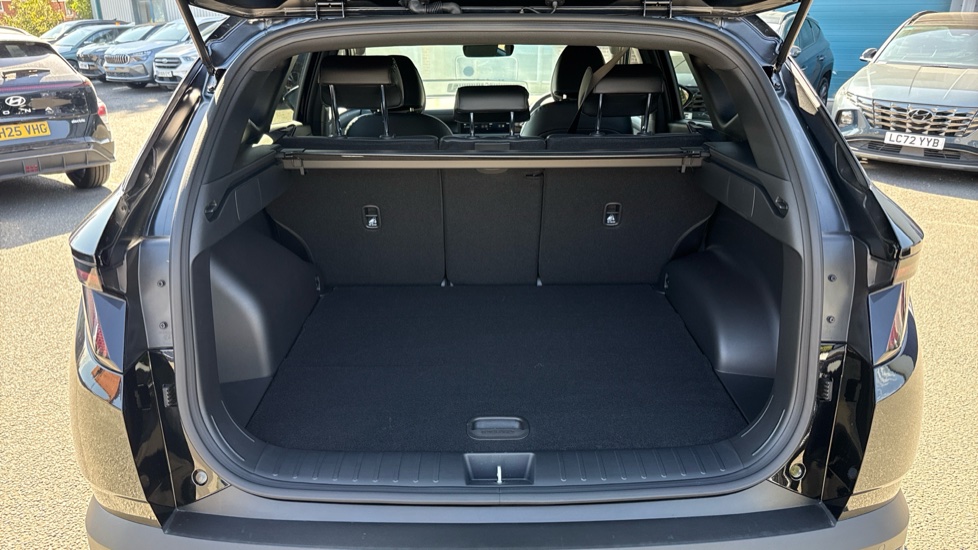 Hyundai TUCSON 1.6T 239 Hybrid Black Line 5dr Auto Hybrid Estate - Image 4