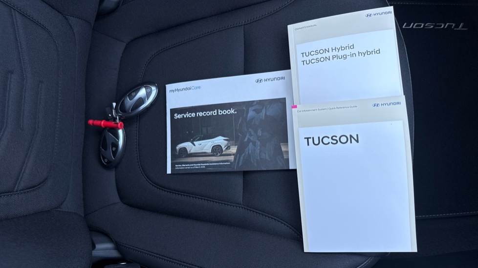 Hyundai TUCSON 1.6T 239 Hybrid Black Line 5dr Auto Hybrid Estate - Image 19