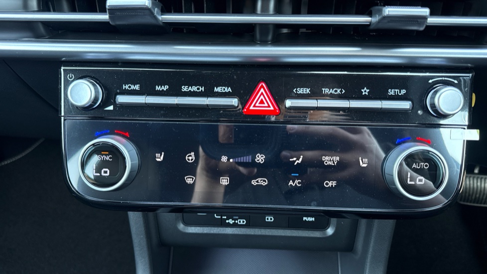 Hyundai TUCSON 1.6T 239 Hybrid Black Line 5dr Auto Hybrid Estate - Image 26