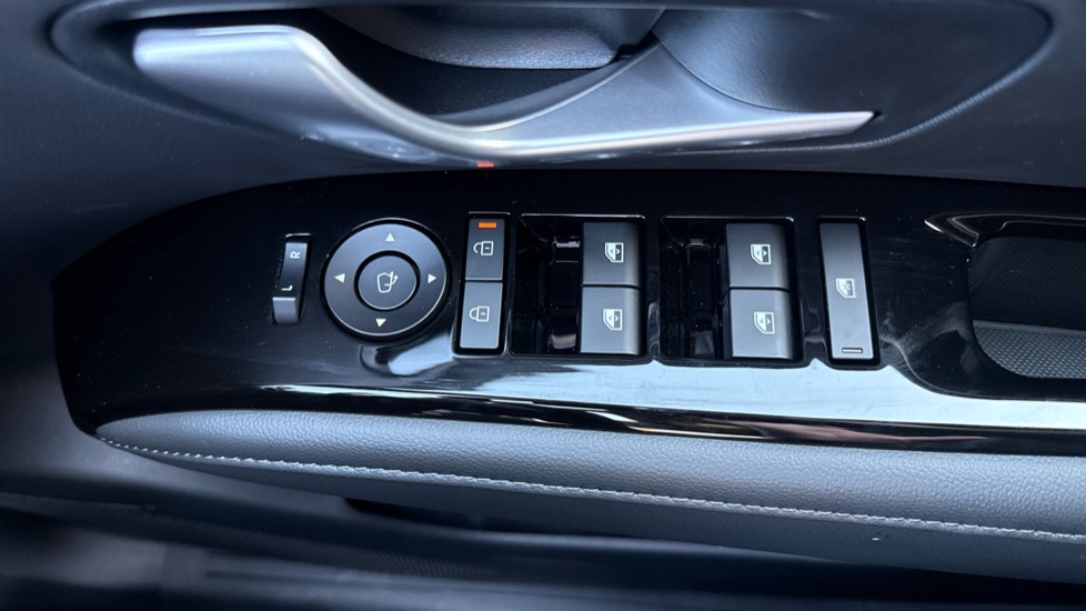 Hyundai TUCSON 1.6T 239 Hybrid Black Line 5dr Auto Hybrid Estate - Image 36