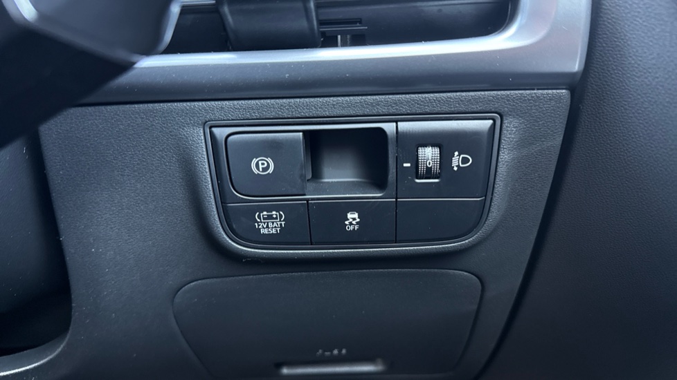 Hyundai TUCSON 1.6T 239 Hybrid Black Line 5dr Auto Hybrid Estate - Image 37