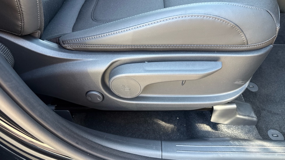 Hyundai TUCSON 1.6T 239 Hybrid Black Line 5dr Auto Hybrid Estate - Image 39