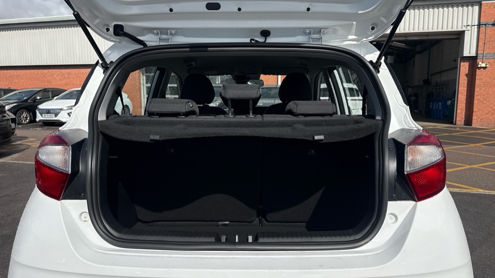 Hyundai i10 1.0 [63] Advance 5dr [Nav] Petrol Hatchback - Image 4