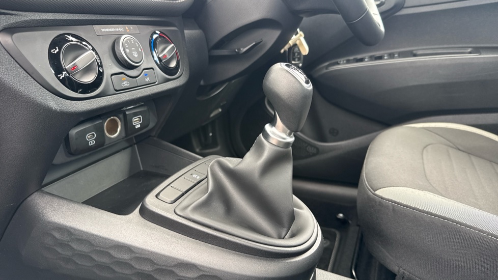 Hyundai i10 1.0 [63] Advance 5dr [Nav] Petrol Hatchback - Image 13