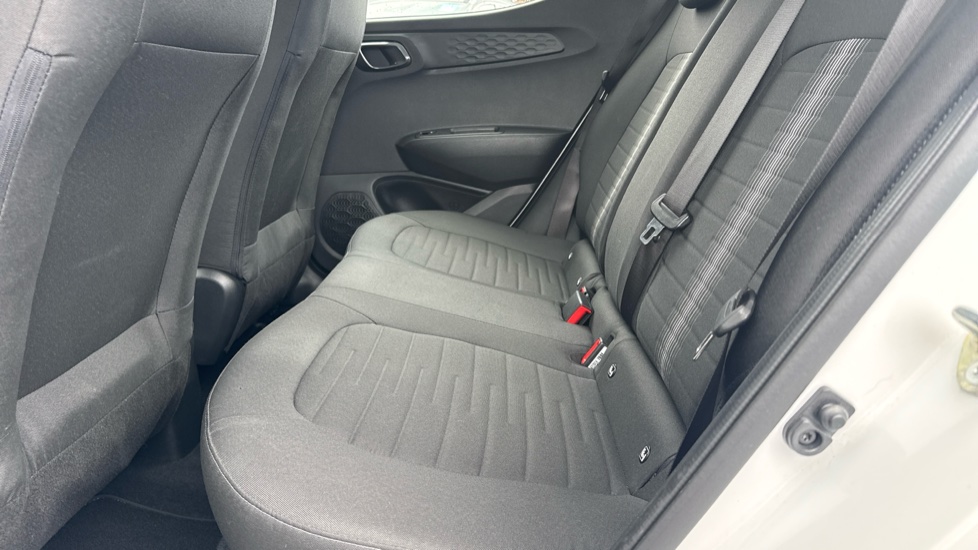 Hyundai i10 1.0 [63] Advance 5dr [Nav] Petrol Hatchback - Image 16