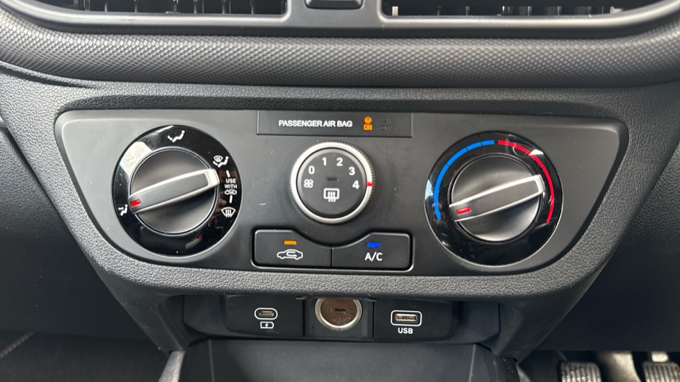 Hyundai i10 1.0 [63] Advance 5dr [Nav] Petrol Hatchback - Image 29