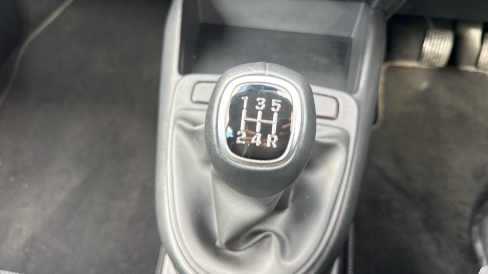Hyundai i10 1.0 [63] Advance 5dr [Nav] Petrol Hatchback - Image 32