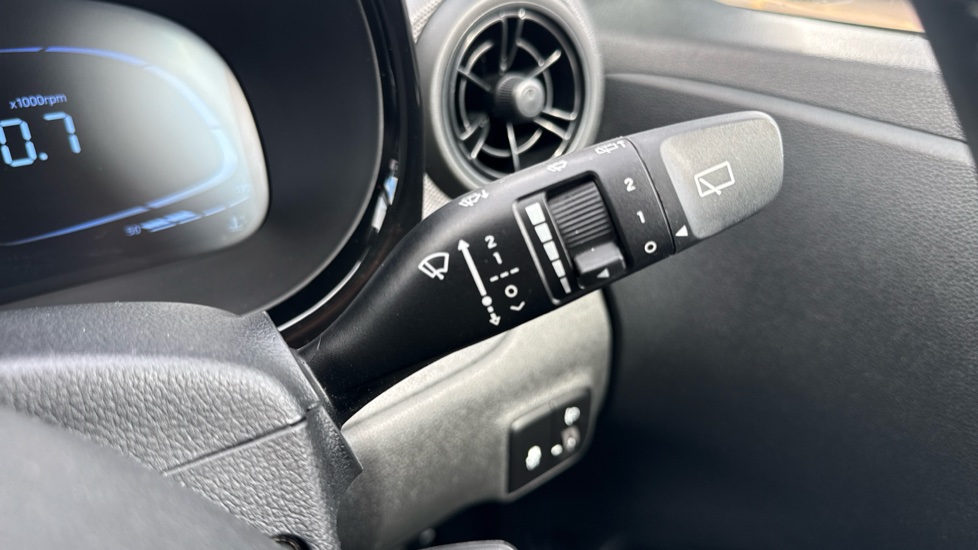 Hyundai i10 1.0 [63] Advance 5dr [Nav] Petrol Hatchback - Image 37