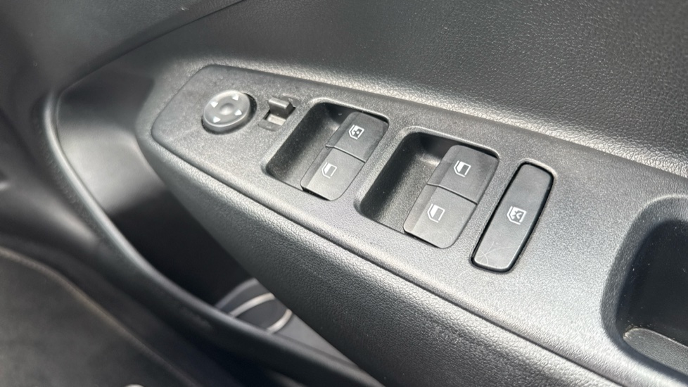 Hyundai i10 1.0 [63] Advance 5dr [Nav] Petrol Hatchback - Image 39