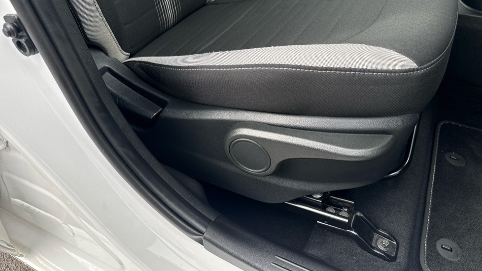 Hyundai i10 1.0 [63] Advance 5dr [Nav] Petrol Hatchback - Image 42