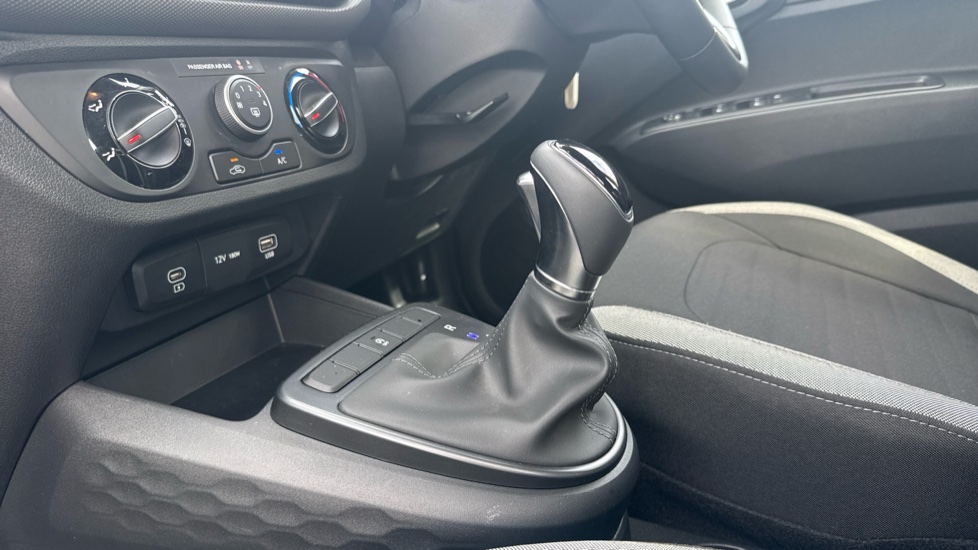 Hyundai i10 1.0 [63] Advance 5dr Auto [Nav] Petrol Hatchback - Image 13