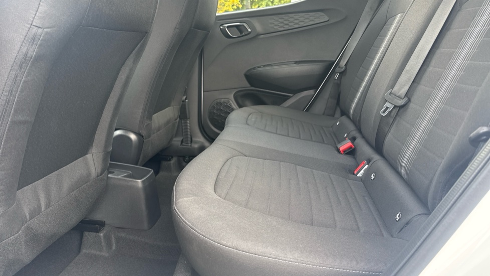 Hyundai i10 1.0 [63] Advance 5dr Auto [Nav] Petrol Hatchback - Image 16